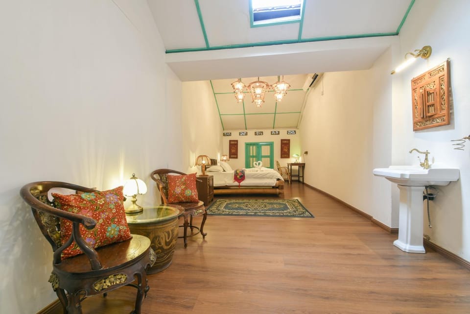 Seating area, Bedroom