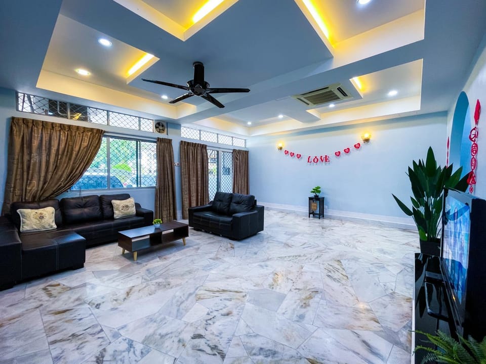 Gather Here 62 5BR Town Center 5 Rooms House in Perak