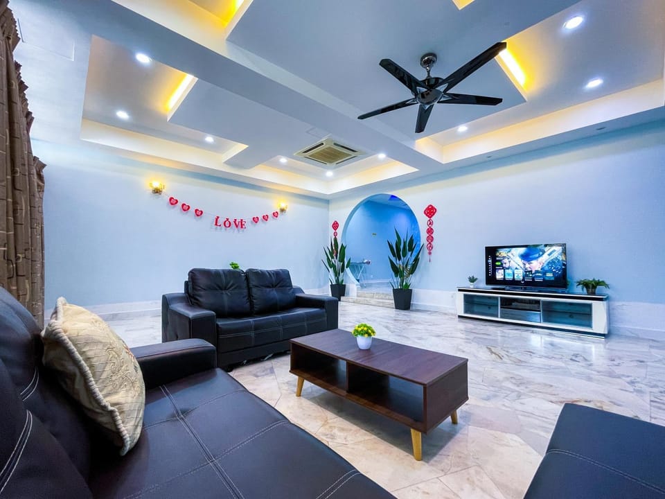Gather Here 62 5BR Town Center 5 Rooms House in Perak