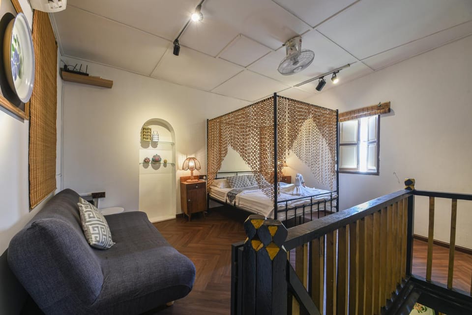 Bed, Photo of the whole room, Seating area, Bedroom, air conditioner