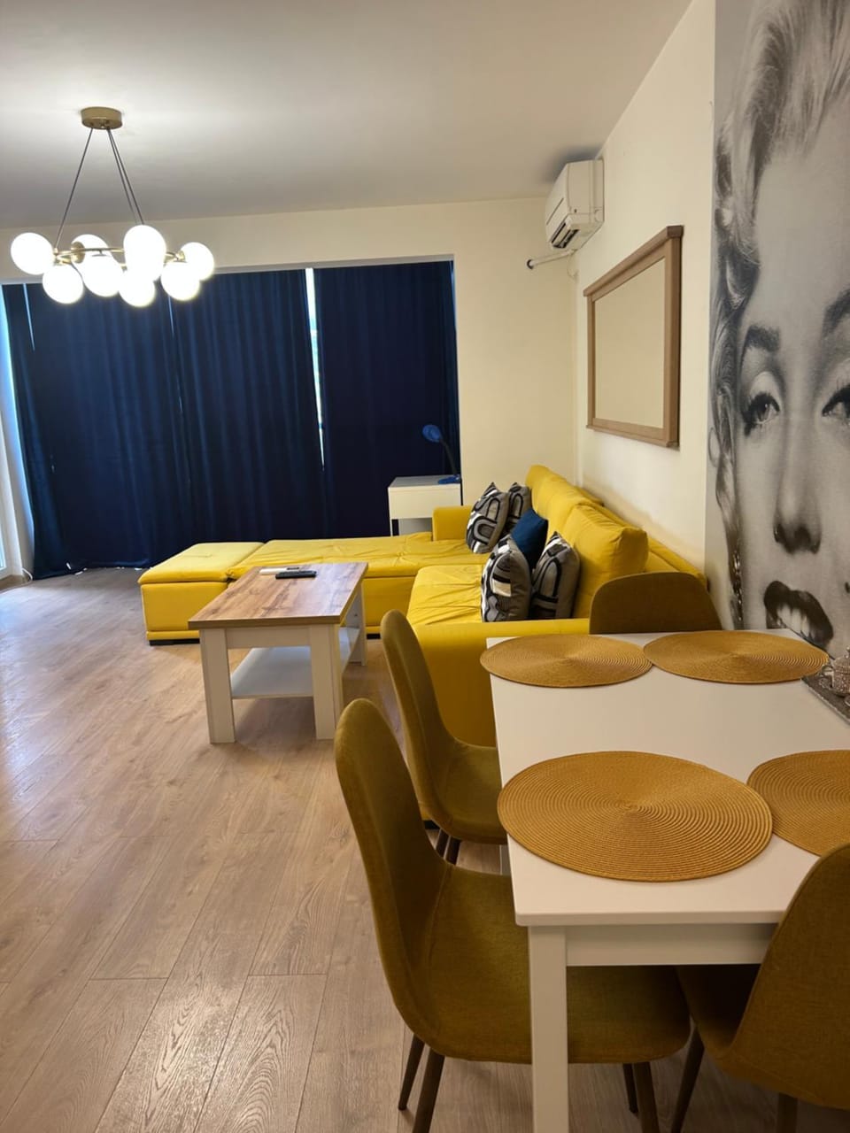 TV and multimedia, Living room, Seating area, Dining area, air conditioner