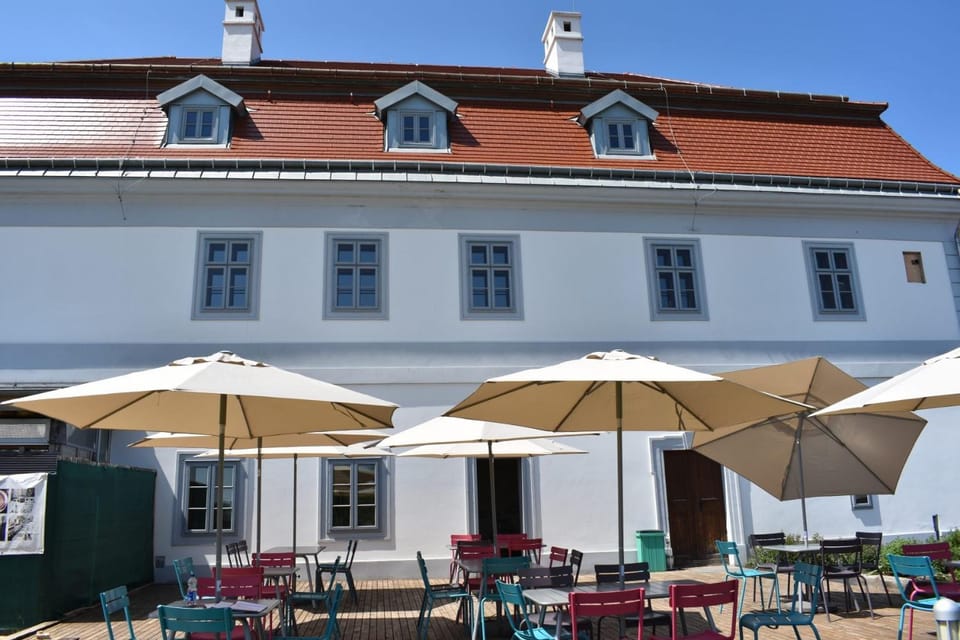 Patio, Restaurant/places to eat