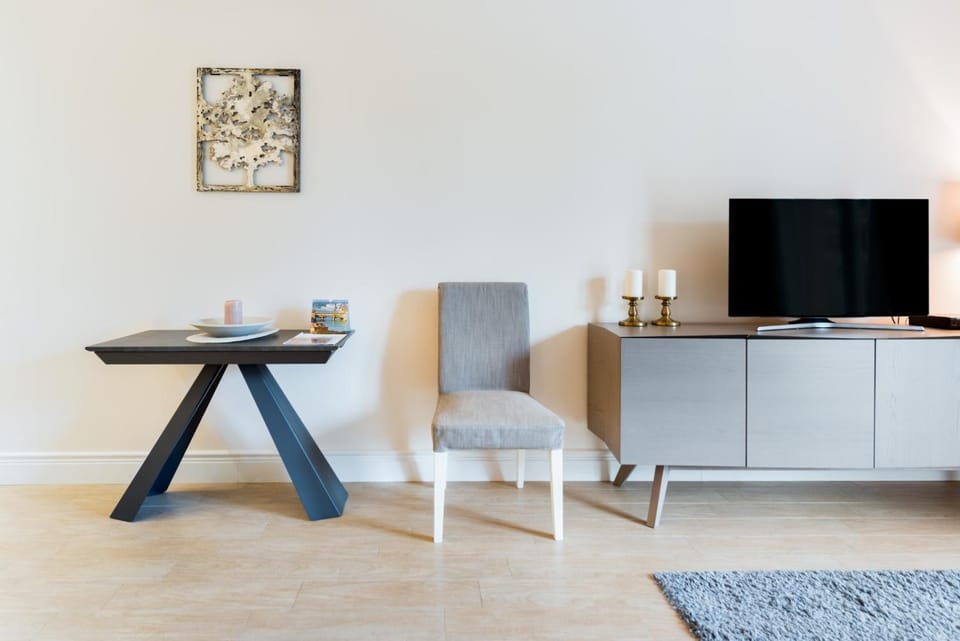 Living room, Photo of the whole room, Decorative detail, Seating area