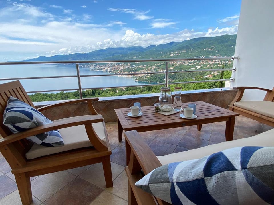 Balcony/Terrace, Mountain view, Sea view