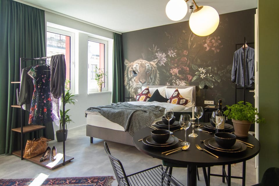 Photo of the whole room, Dining area, Bedroom