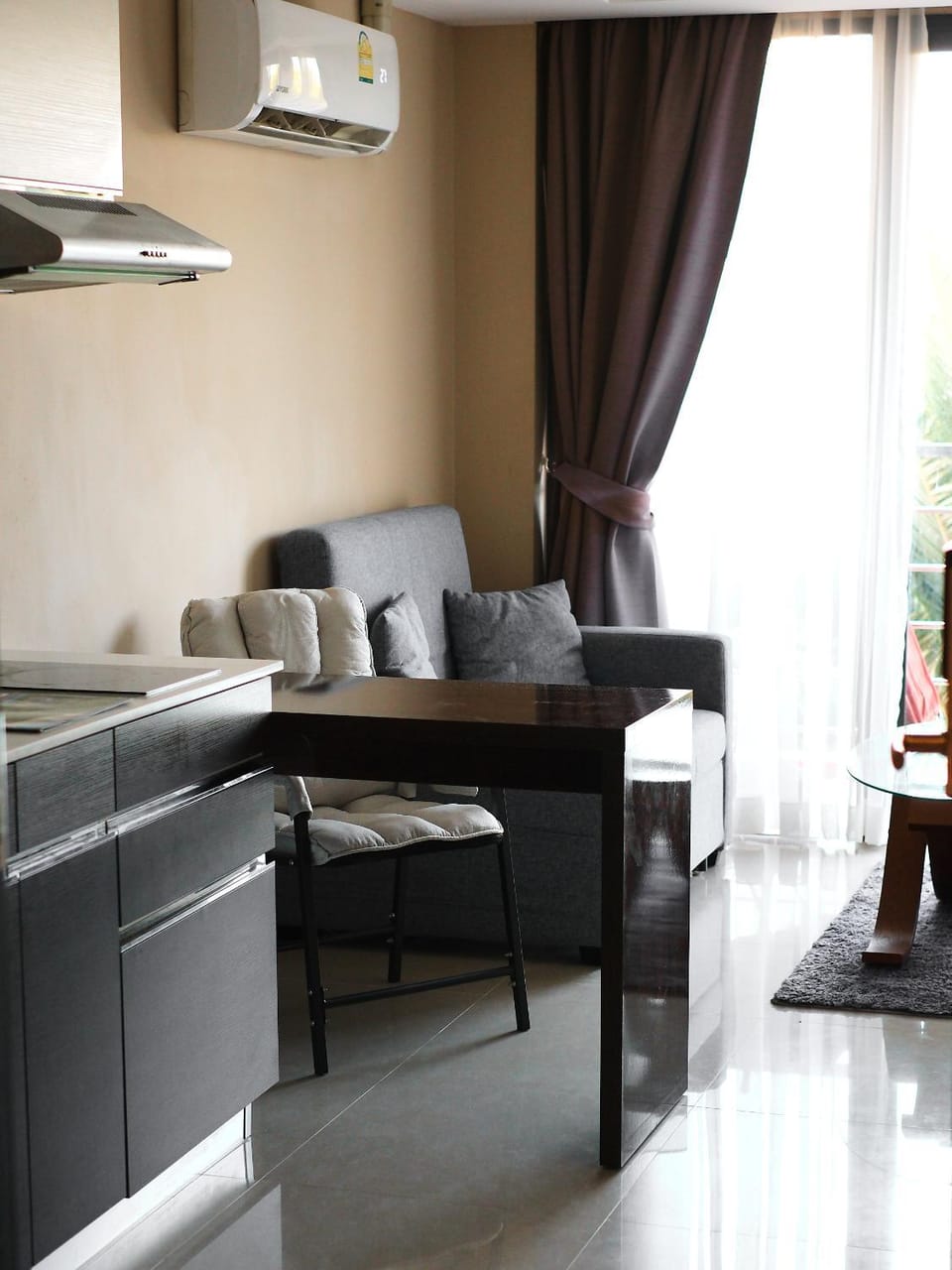 Kitchen or kitchenette, Seating area, Dining area