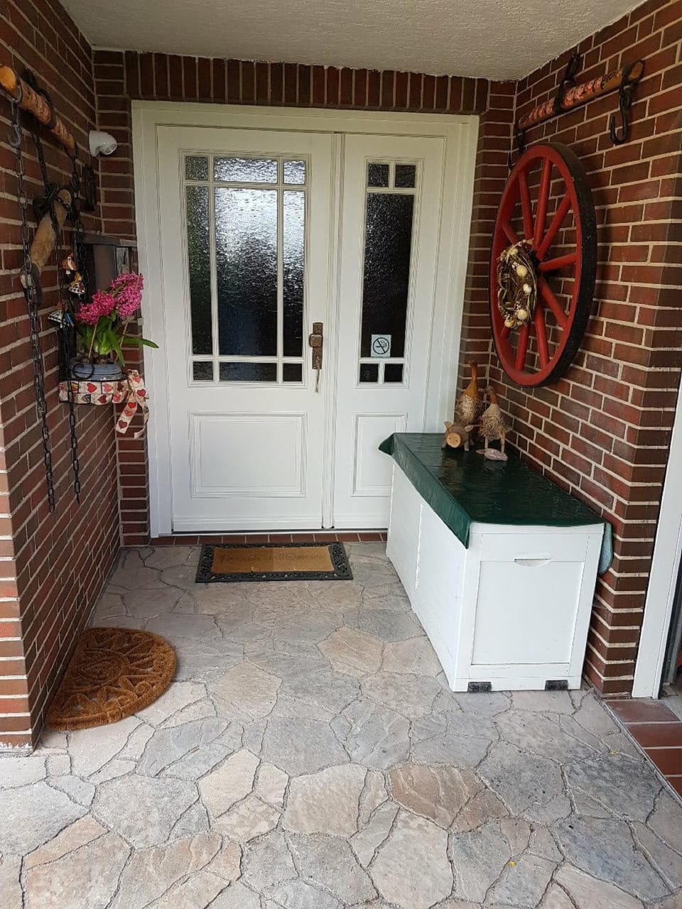 Facade/entrance