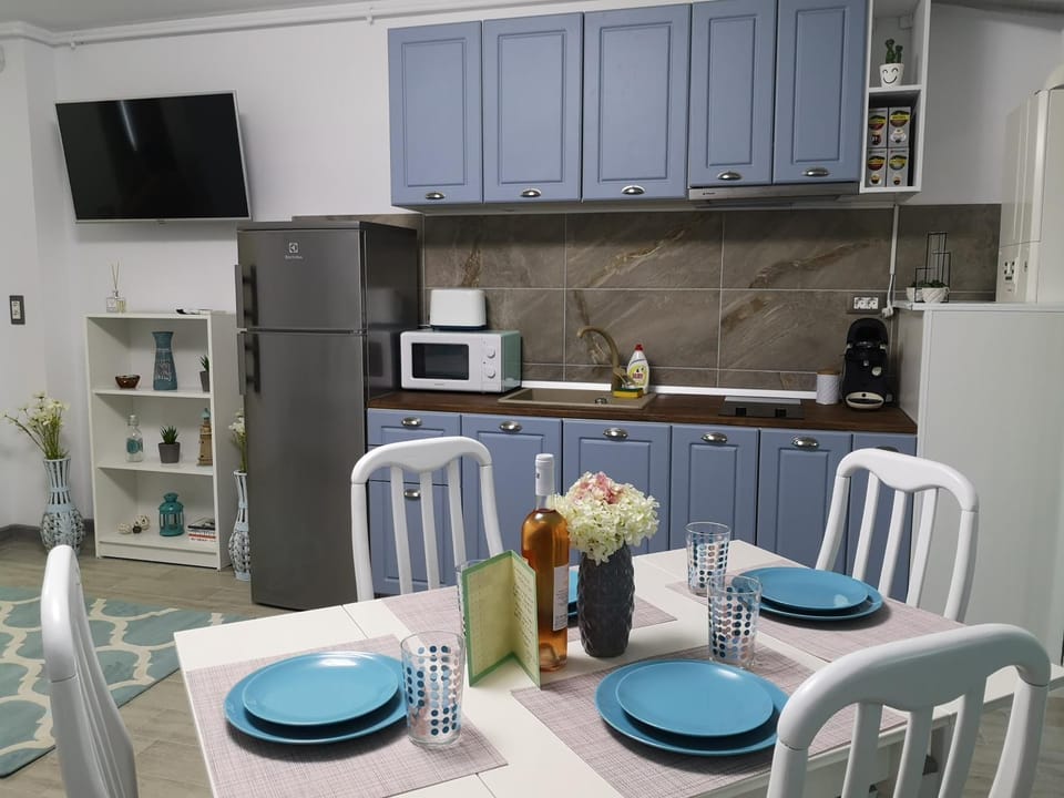 TV and multimedia, Coffee/tea facilities, Kitchen or kitchenette, Dining area, toaster