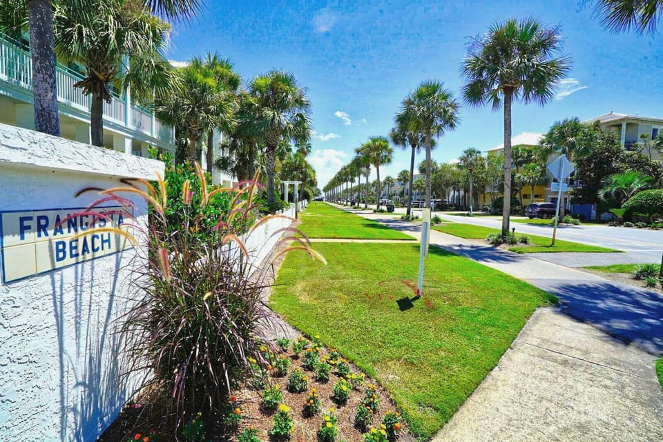 Bikini Bottom House in Miramar Beach