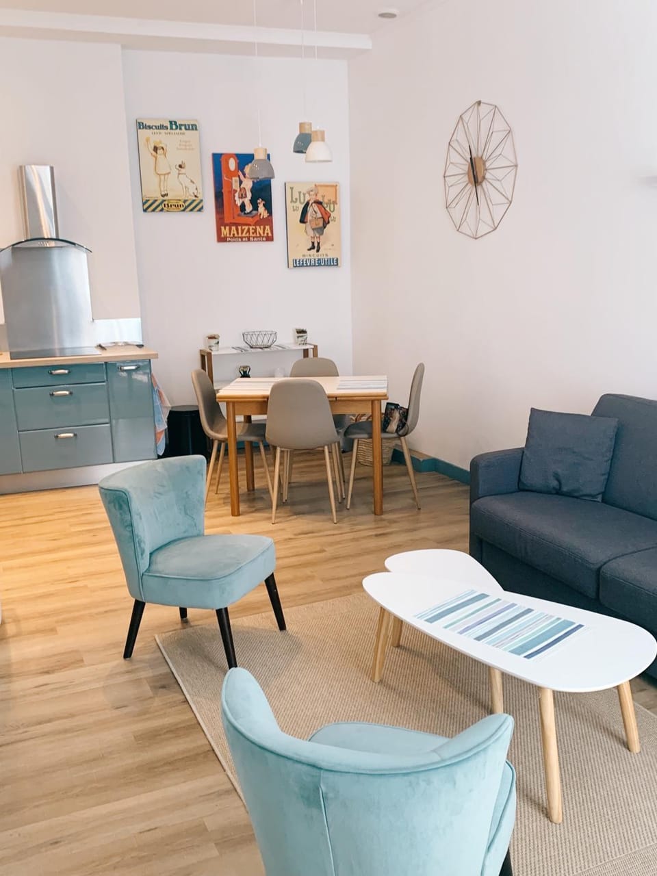 Kitchen or kitchenette, Living room, Dining area