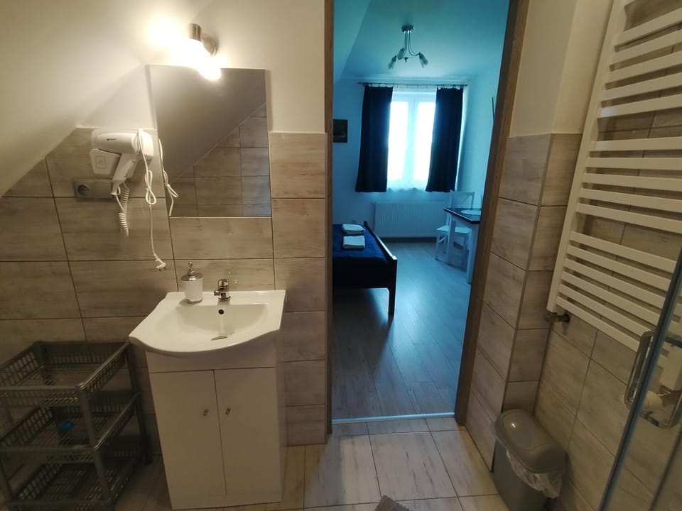 Shower, Bathroom, towels