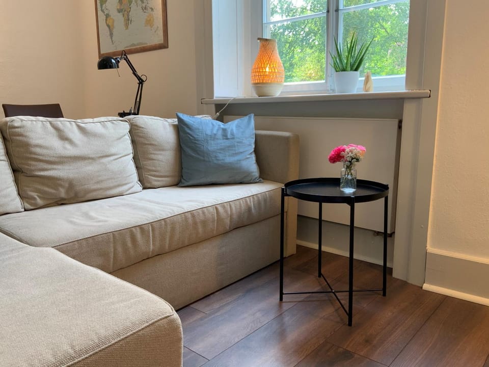 Living room, Photo of the whole room, Seating area, Bedroom