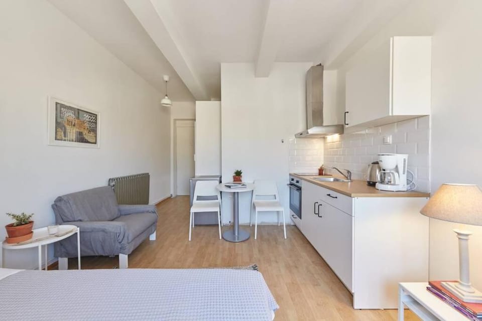 Bright Lovely Central Studio in Thessaloniki Apartment in Thessaloniki