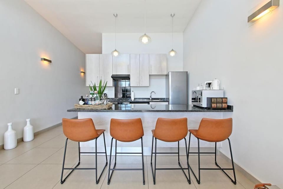 Kitchen or kitchenette, Seating area, Dining area