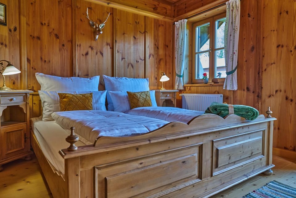 Bed, Bedroom, Garden view, Mountain view