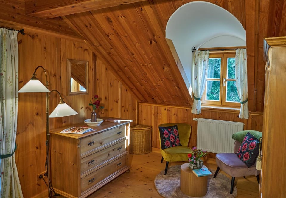 Seating area, Bedroom, Garden view, Mountain view
