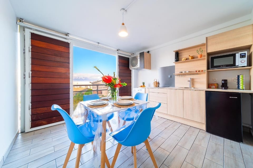 Studio du Lagon vue mer St Gilles les Bains Centre 500m de la plage Apartment in Saint-Paul