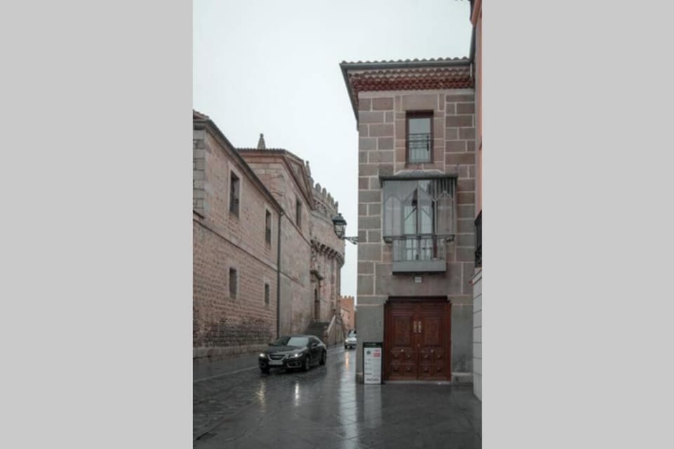 JAGUAR garaje y wifi Apartment in Ávila‎
