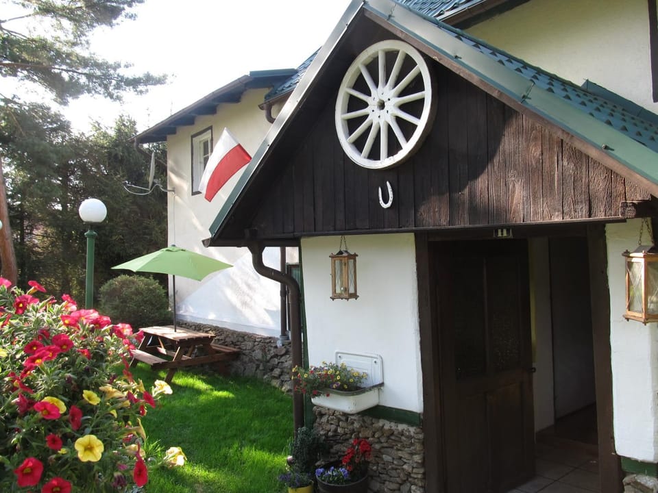 Chata za Górami Apartment in Lower Silesian Voivodeship