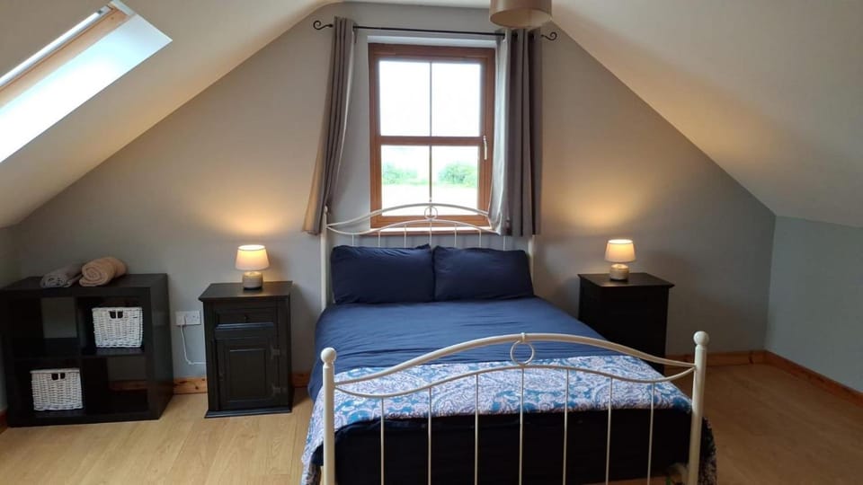 Sleeps6-FamilyFriendly-FreeParking-Garden House in County Kerry
