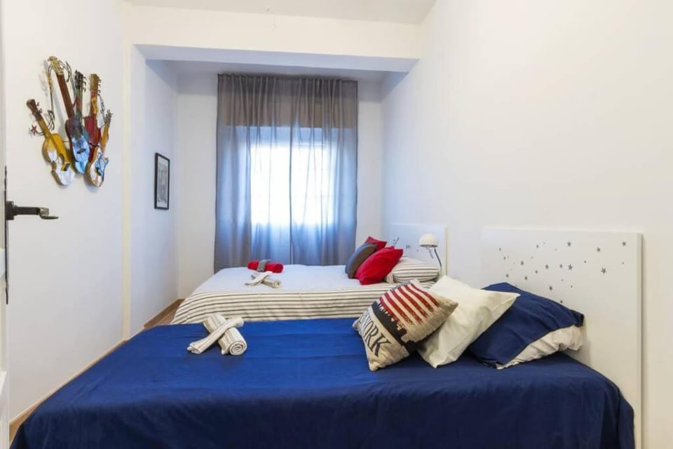 Bed, Photo of the whole room, Bedroom