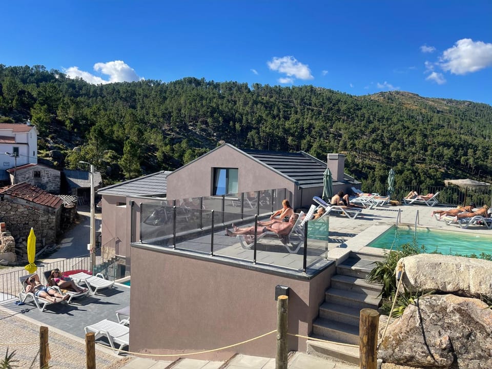 Property building, Natural landscape, Mountain view, Pool view, Swimming pool, sunbed