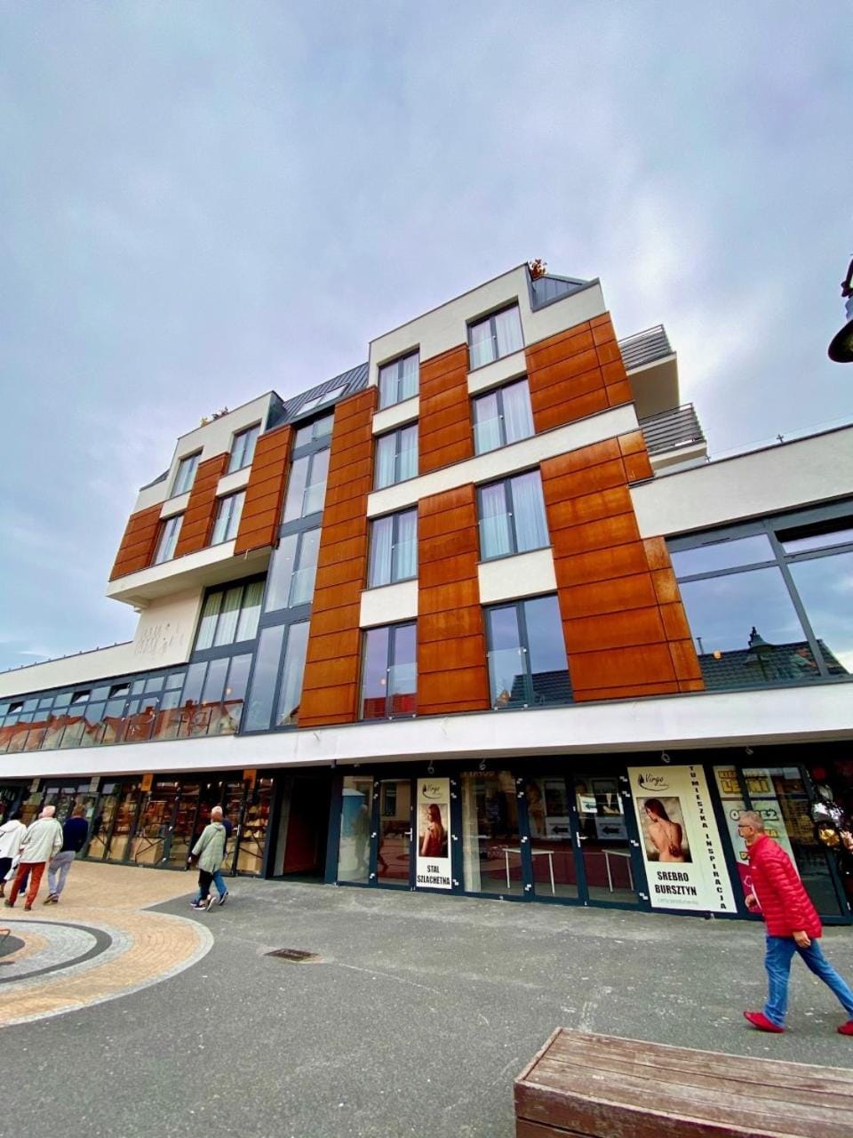 Facade/entrance, Floor plan, On site, City view, Street view