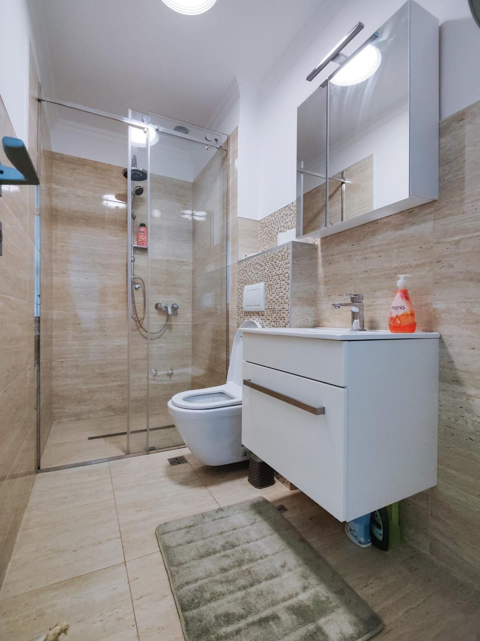 Shower, Toilet, Bathroom, towels