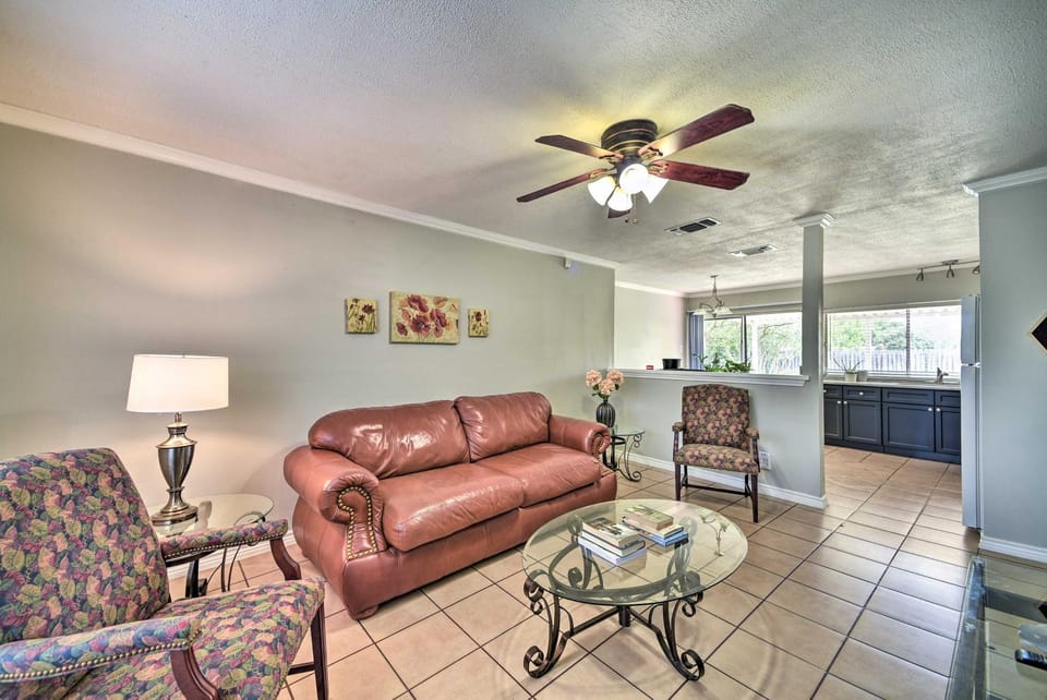 Cozy San Antonio Family Home: 3 Mi to Lackland AFB House in San Antonio