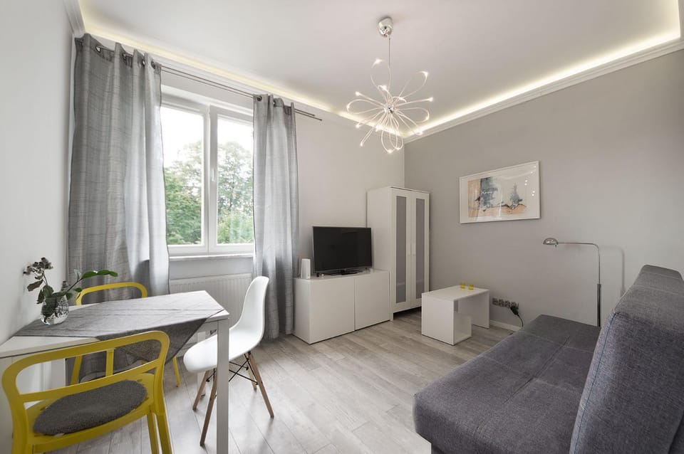 Communal lounge/ TV room, TV and multimedia, Living room, Seating area, Dining area, Evening entertainment