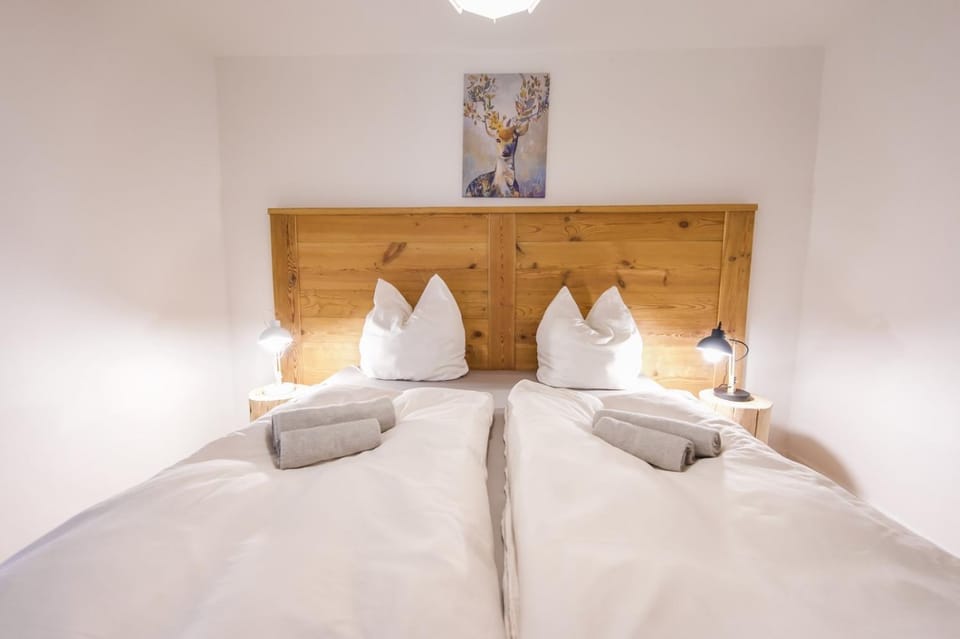 FarmHouse Eckartsberg im Zittauer Gebirge - Ferienwohnung mit 2 Schlafzimmern, Terrasse und WALLBOX Apartment in Saxony