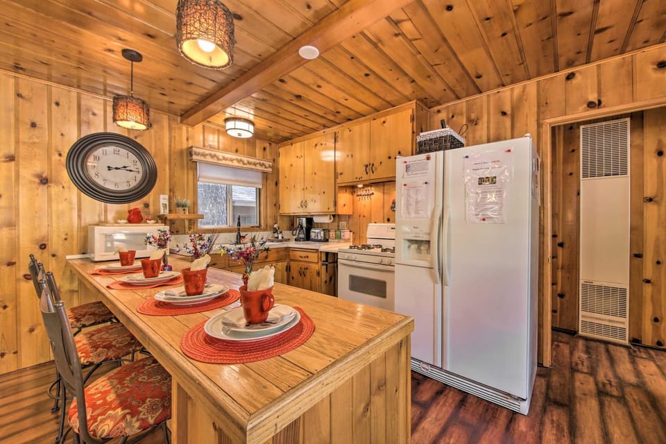< 3 Mi to Lake: Pet-Friendly Big Bear Cabin Cabin in Big Bear