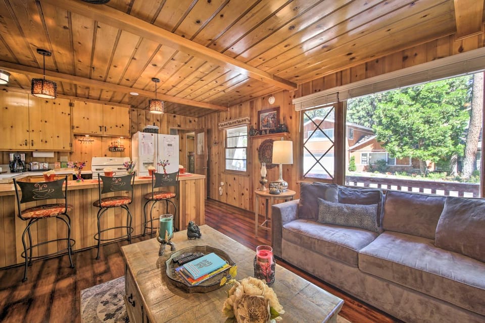 < 3 Mi to Lake: Pet-Friendly Big Bear Cabin Cabin in Big Bear