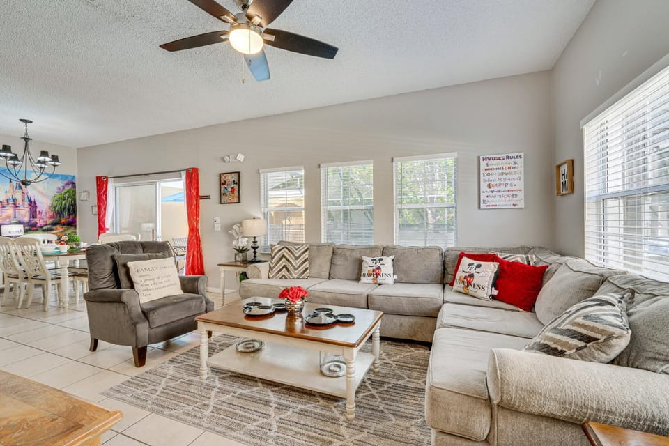 8 Mi to Disney: Villa w/ Screened Pool & Lanai Villa in Kissimmee