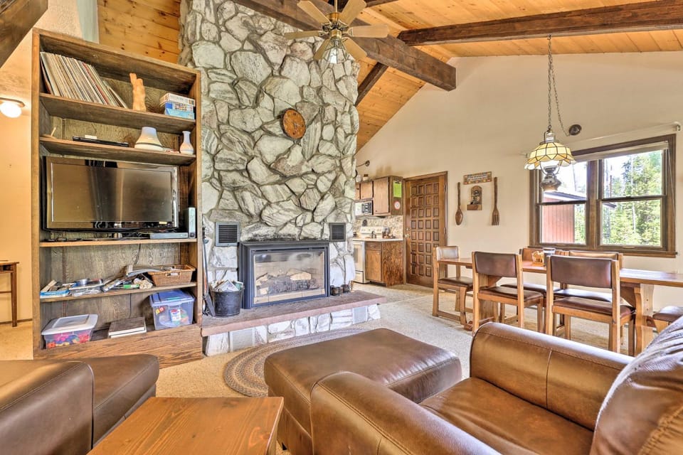 2 Mi to Grand Lake: Cabin w/ Fireplace & Library! Cabin in Rocky Mountain National Park