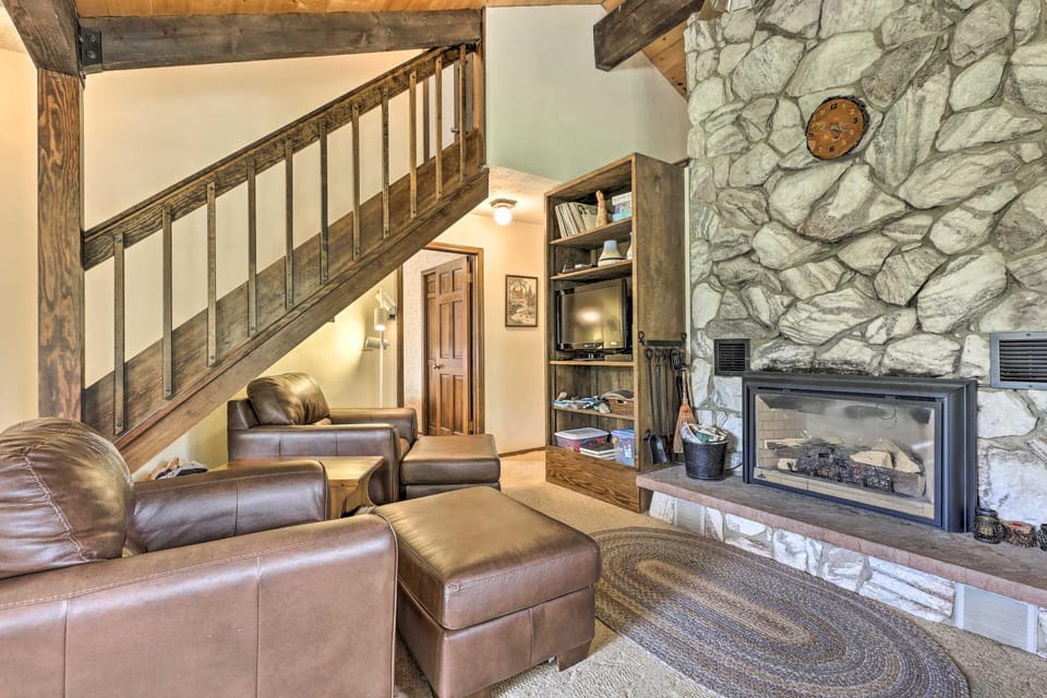 2 Mi to Grand Lake: Cabin w/ Fireplace & Library! Cabin in Rocky Mountain National Park