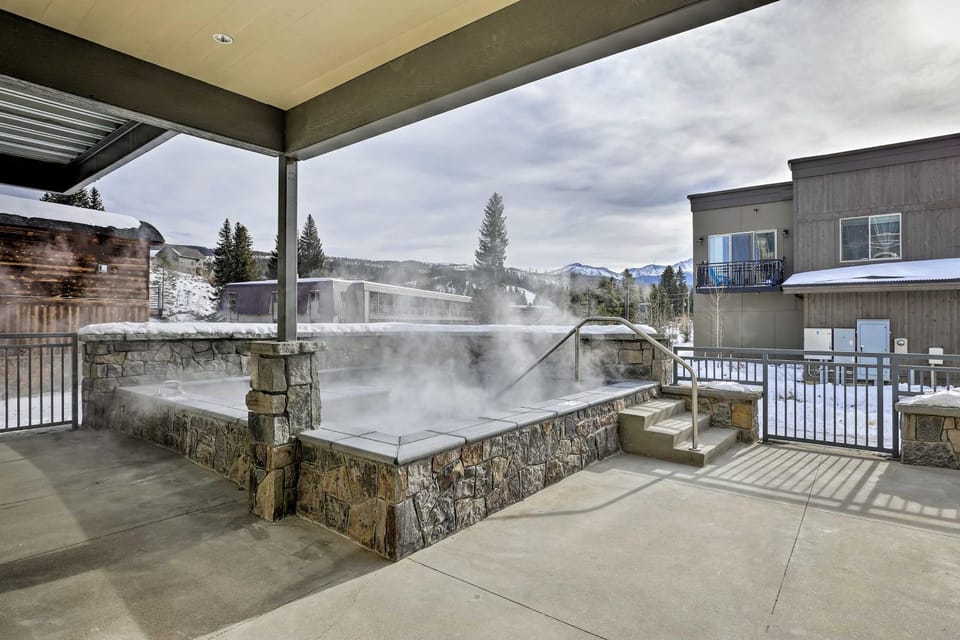 Winter Park Condo w/ Fireplace - 4 Mi to Slopes! House in Fraser