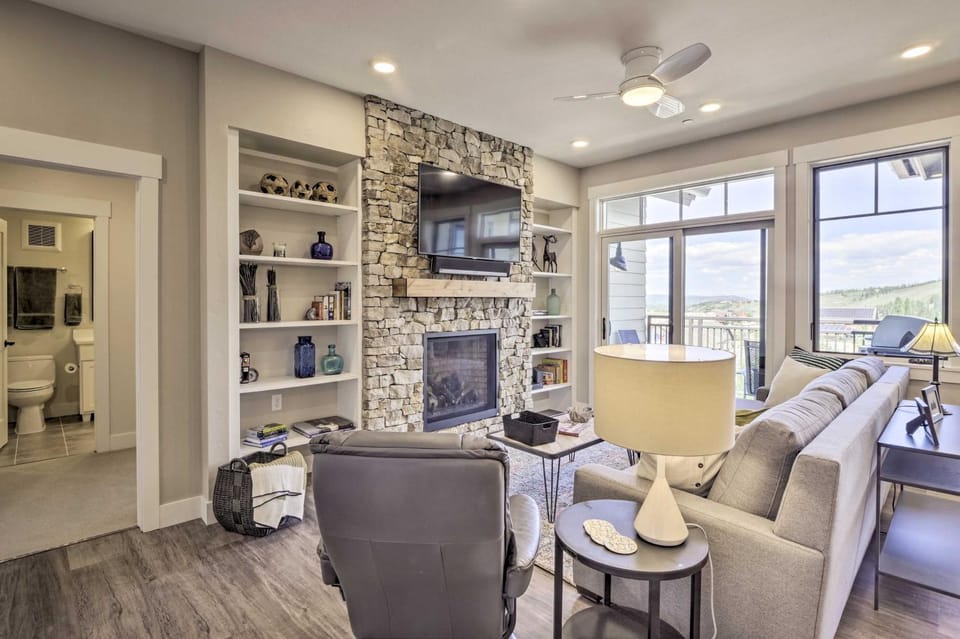 Winter Park Condo w/ Fireplace - 4 Mi to Slopes! House in Fraser