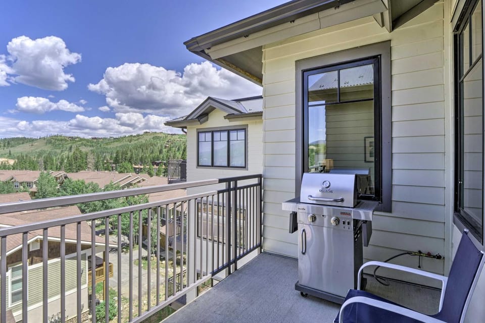 Winter Park Condo w/ Fireplace - 4 Mi to Slopes! House in Fraser