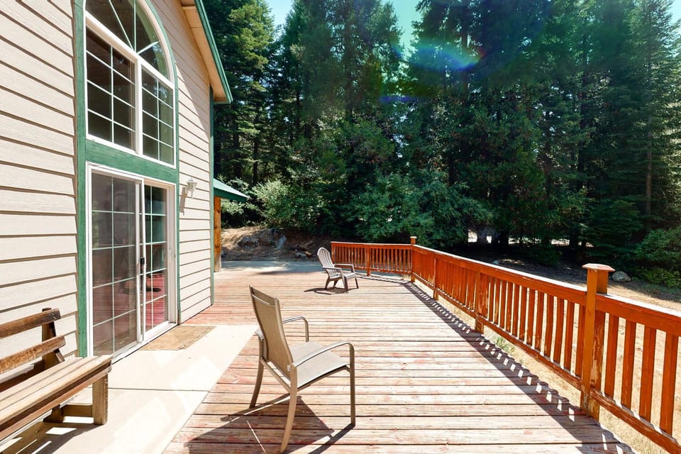 Papas Mountain House in Shaver Lake