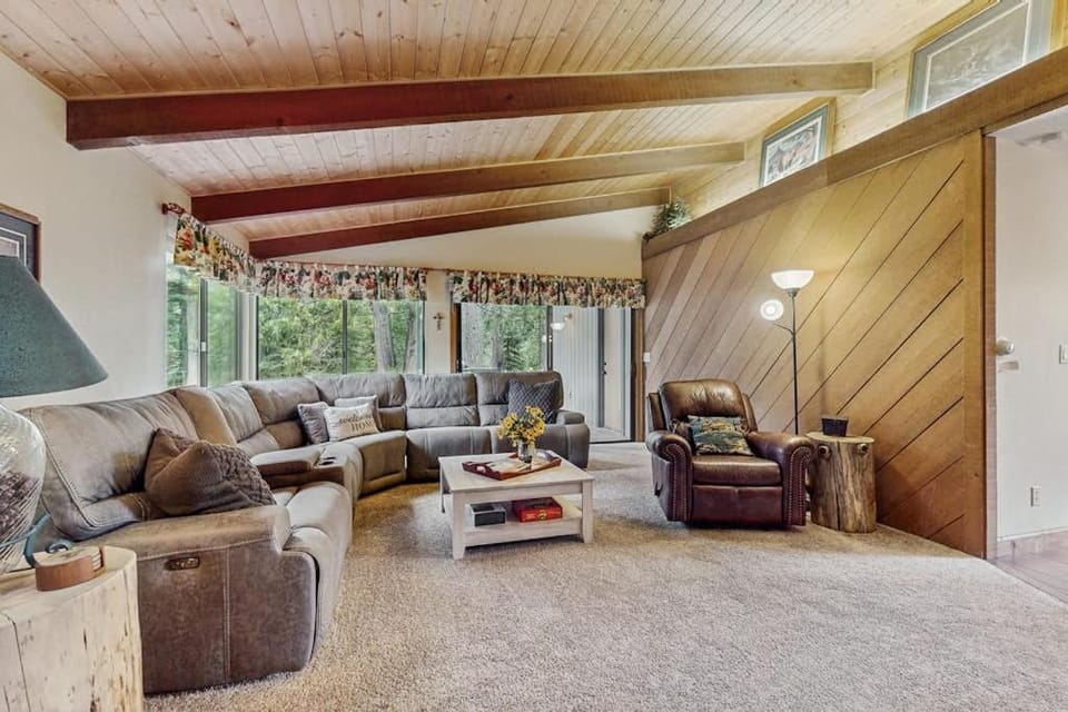 Whispering Pines House in Shaver Lake