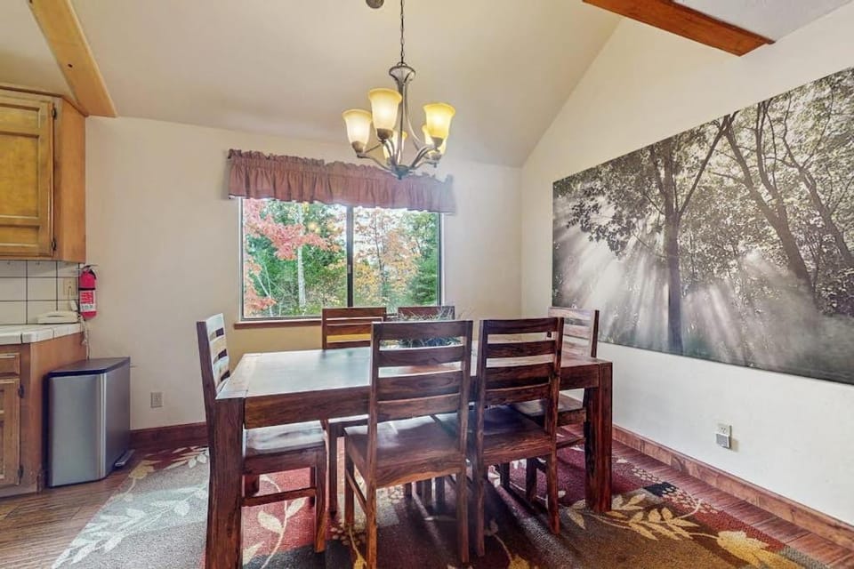 Whispering Pines House in Shaver Lake