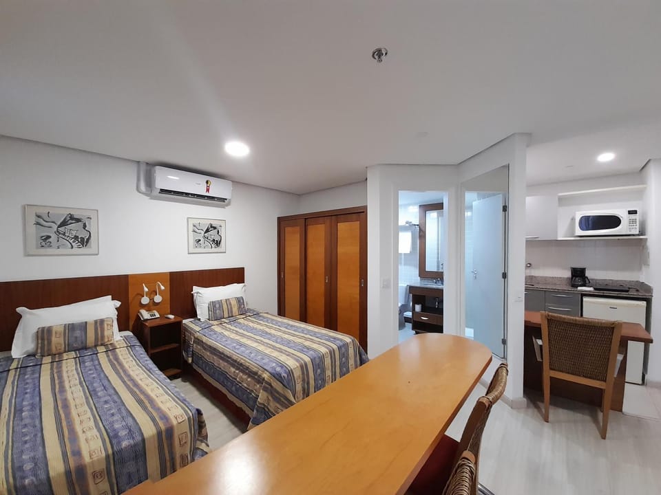 Bed, Kitchen or kitchenette, Bedroom