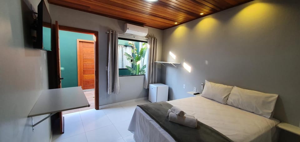 Bed, TV and multimedia, Living room, Photo of the whole room, Seating area, Bedroom, Breakfast