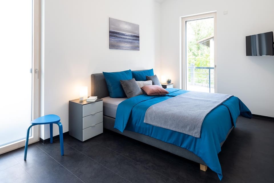 Bed, Photo of the whole room, Decorative detail, Bedroom