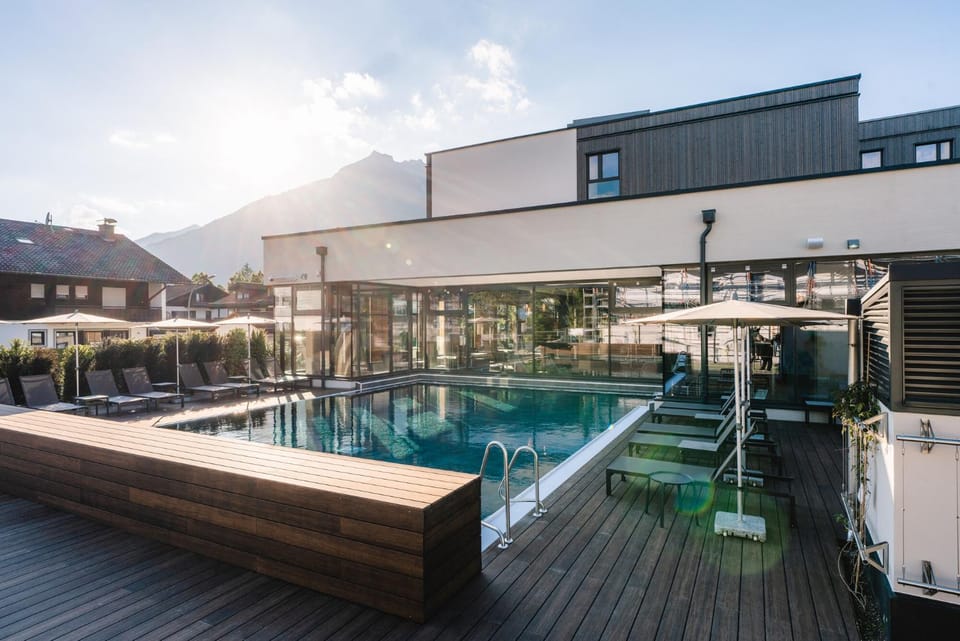 Property building, Mountain view, Pool view, Swimming pool