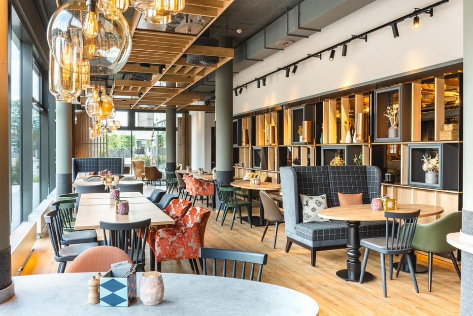 Restaurant/places to eat, Seating area