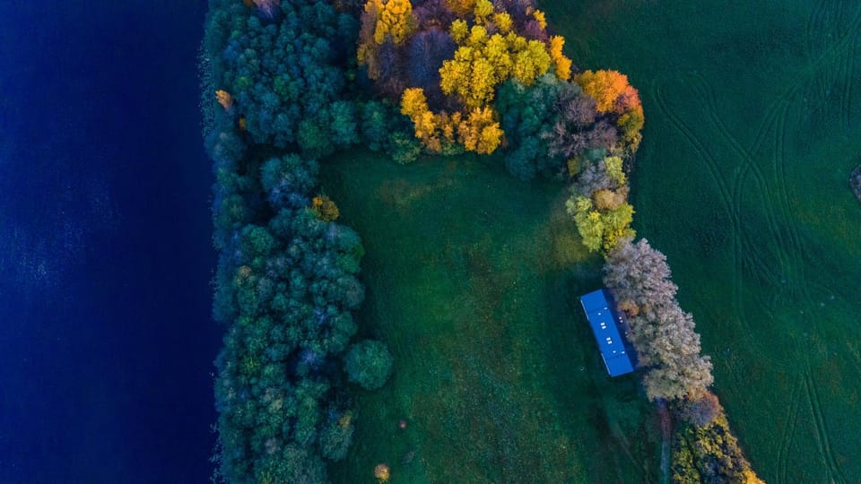 Property building, Natural landscape, Bird's eye view, Garden, Lake view