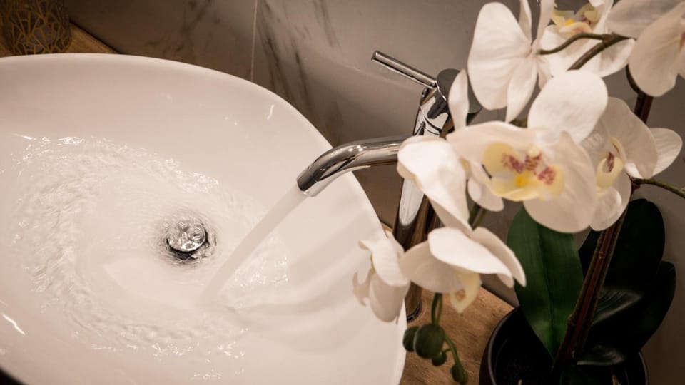 Bathroom, Decorative detail