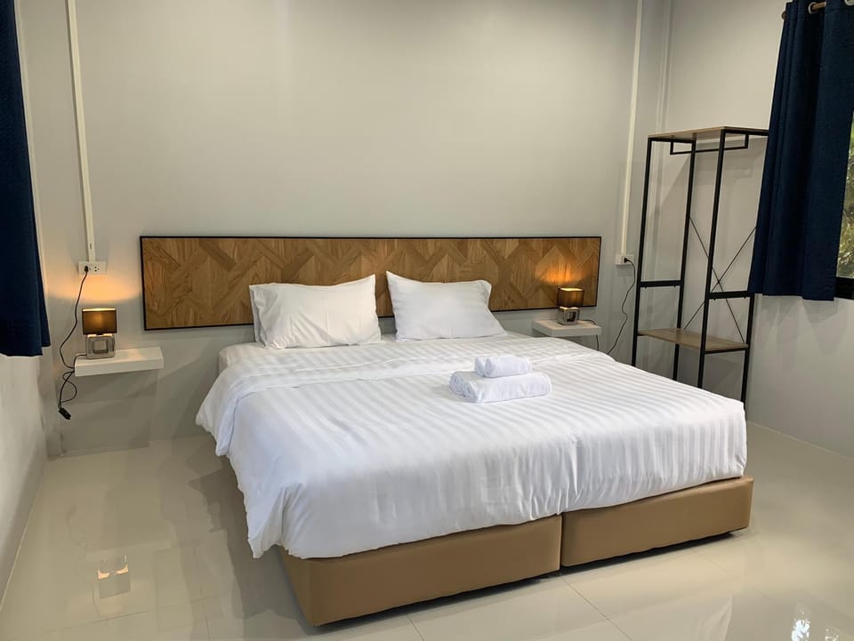 Bed, Day, Photo of the whole room, Bedroom